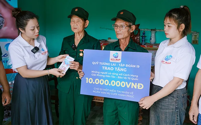 Hình ảnh dịch vụ hỗ trợ khách hàng 24/7 tại GO88, tai nghe và biểu tượng hỗ trợ